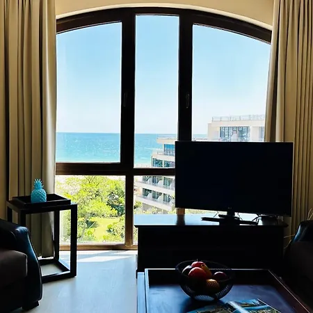Royal - Modern & Private In Center Sunny 아파트호텔