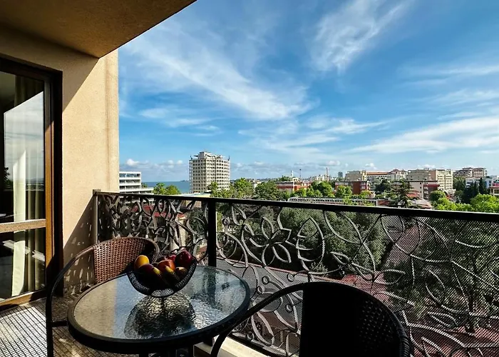 Royal - Modern & Private In Center Sunny Aparthotel 4*