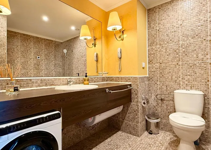 Royal - Modern & Private In Center Sunny