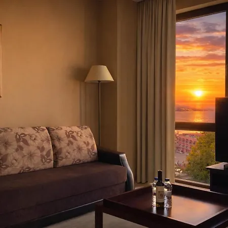 Royal - Modern & Private In Center Sunny Apartahotel 4*