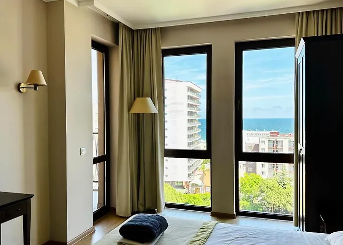 Royal - Modern & Private In Center Sunny