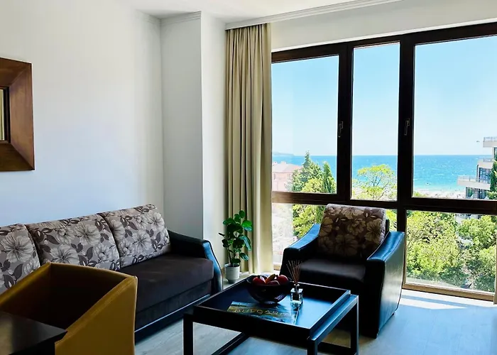 Royal - Modern & Private In Center Sunny Appart hôtel Slantchev Briag
