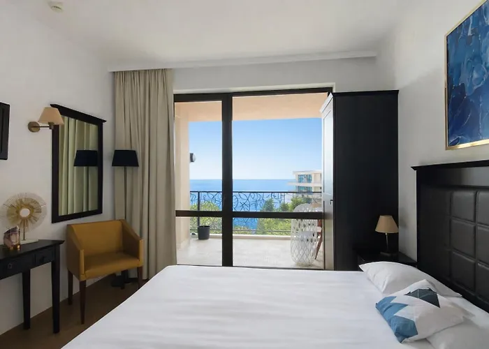 Royal - Modern & Private In Center Sunny Appart hôtel Slantchev Briag