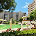 Royal - Modern & Private In Center Sunny 4* 阳光海滩