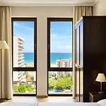 Royal - Modern & Private In Center Sunny 阳光海滩