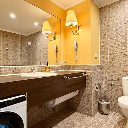 Royal - Modern & Private In Center Sunny