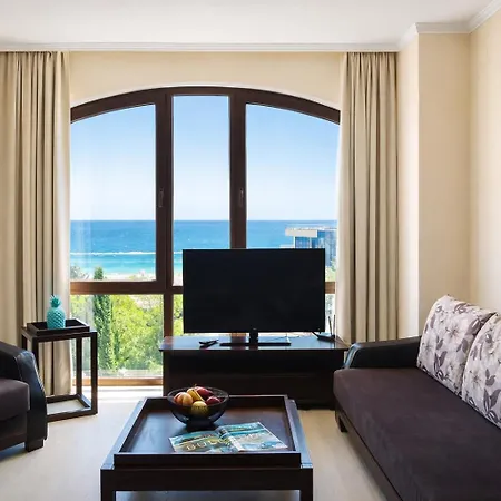 Royal - Modern & Private In Center Sunny Apartmanhotel 4*