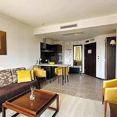 Апартхотел Royal - Modern & Private In Center Sunny