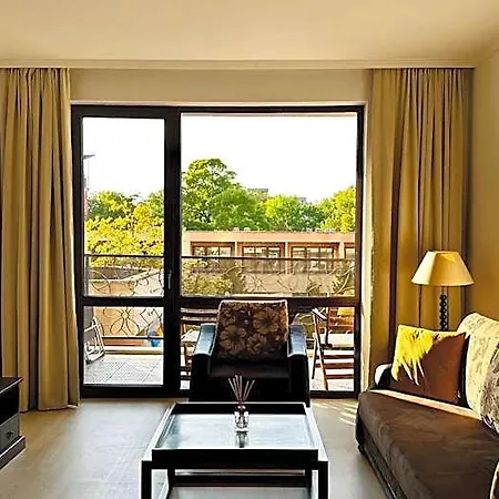 Royal - Modern & Private In Center Sunny