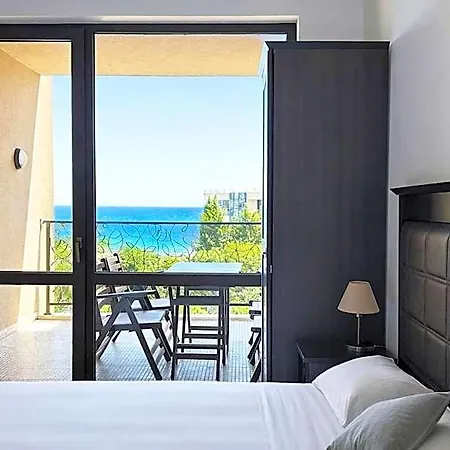 Royal - Modern & Private In Center Sunny