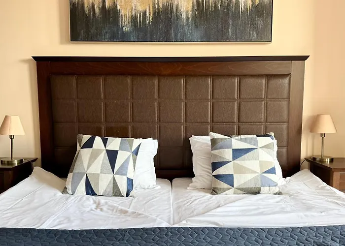 Royal - Modern & Private In Center Sunny Apartmanhotel