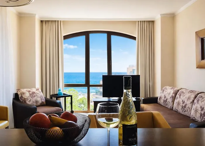 Royal - Modern & Private In Center Sunny Apartmanhotel 4*